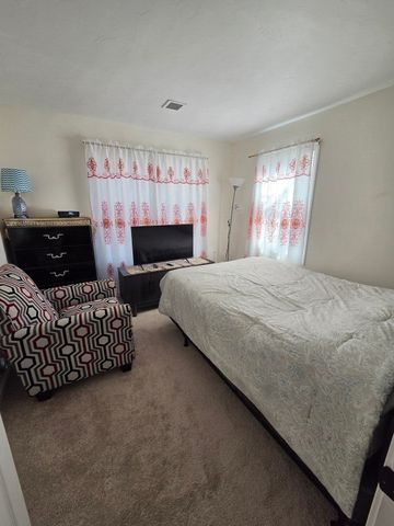 56 Washington St A, Taunton, MA 02780