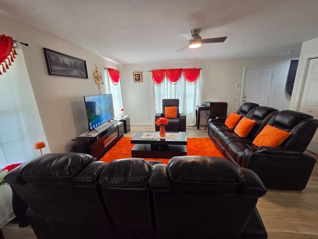 56 Washington St A, Taunton, MA 02780