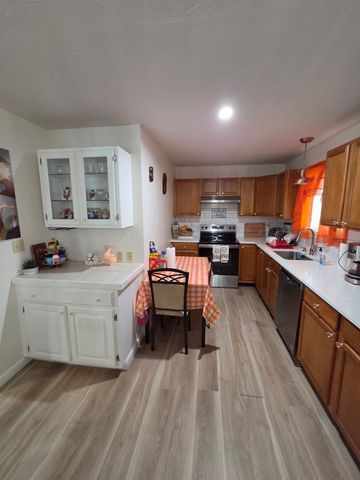 56 Washington St A, Taunton, MA 02780