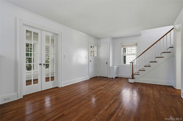 151 Hillcrest Avenue, Manhasset, NY 11030