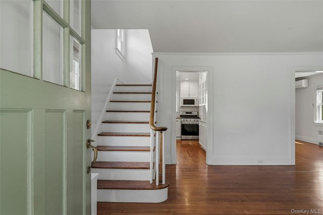 151 Hillcrest Avenue, Manhasset, NY 11030