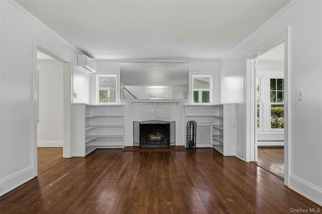 151 Hillcrest Avenue, Manhasset, NY 11030