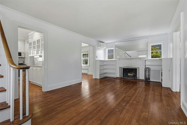 151 Hillcrest Avenue, Manhasset, NY 11030