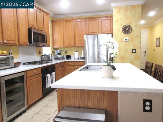2072 Drake Ln, Hercules, CA 94547