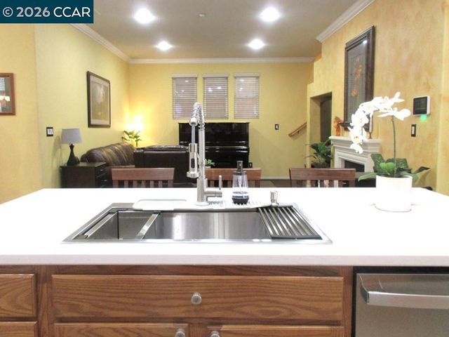 2072 Drake Ln, Hercules, CA 94547