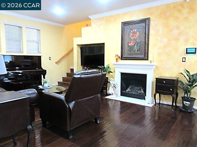 2072 Drake Ln, Hercules, CA 94547