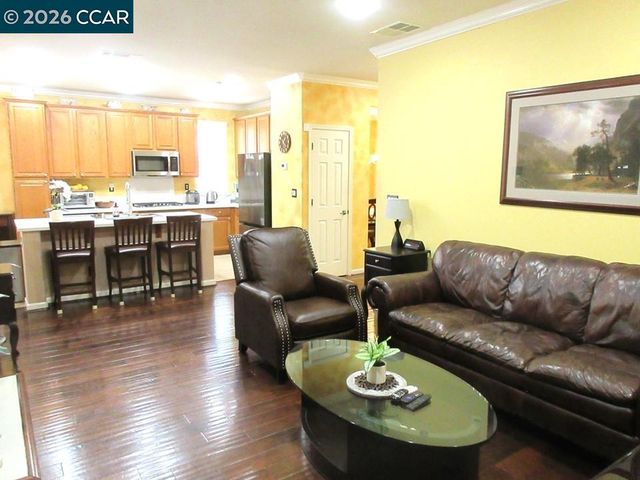 2072 Drake Ln, Hercules, CA 94547
