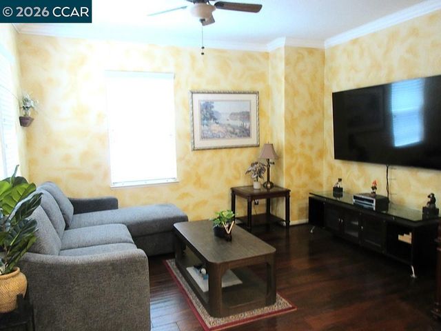 2072 Drake Ln, Hercules, CA 94547