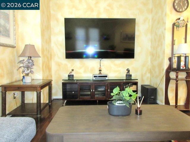 2072 Drake Ln, Hercules, CA 94547