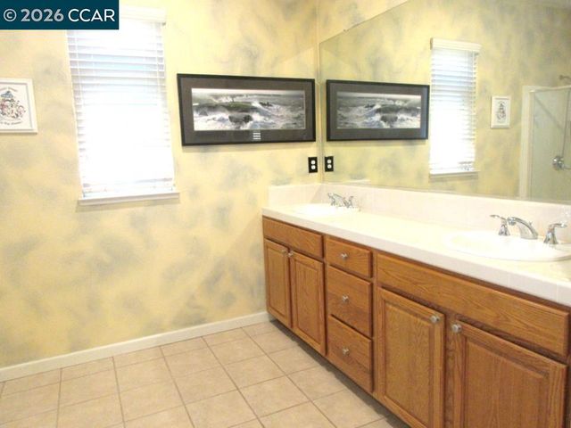 2072 Drake Ln, Hercules, CA 94547