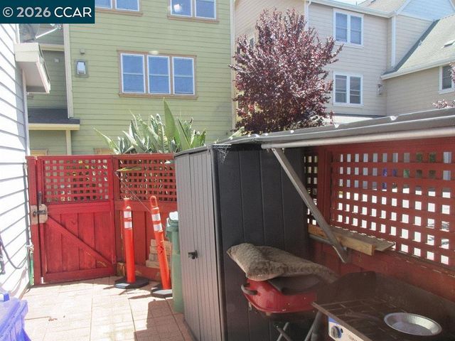 2072 Drake Ln, Hercules, CA 94547