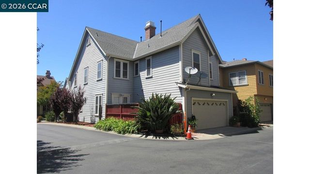 2072 Drake Ln, Hercules, CA 94547