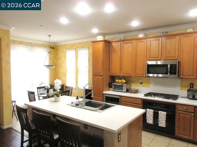 2072 Drake Ln, Hercules, CA 94547