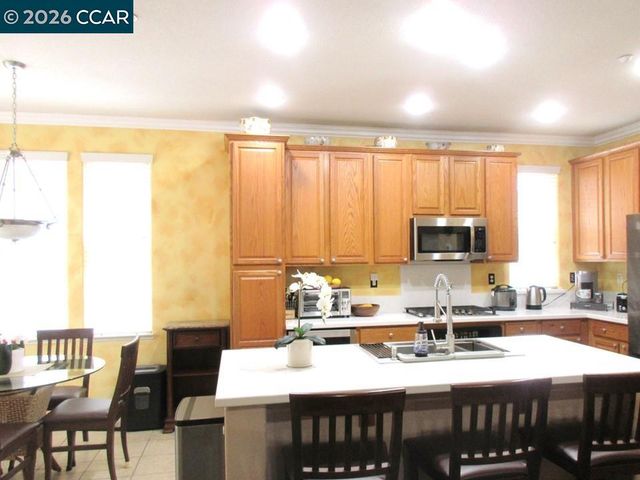 2072 Drake Ln, Hercules, CA 94547