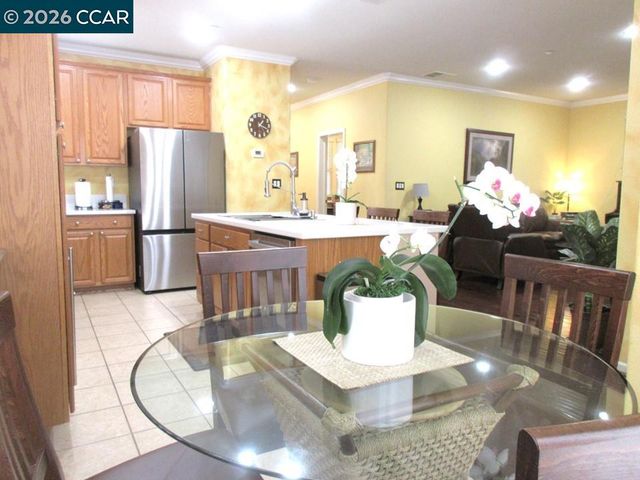 2072 Drake Ln, Hercules, CA 94547