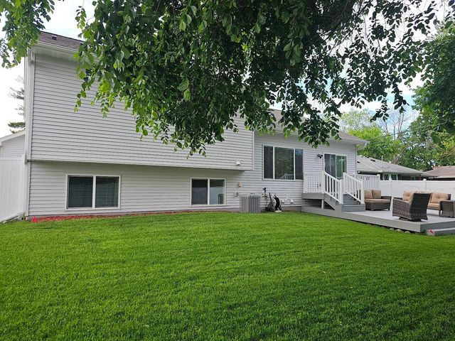 5201 49th Avenue N, Crystal, MN 55429