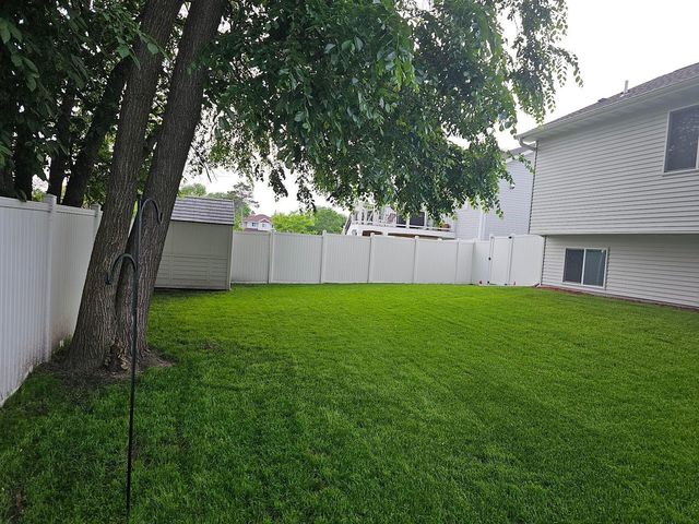 5201 49th Avenue N, Crystal, MN 55429