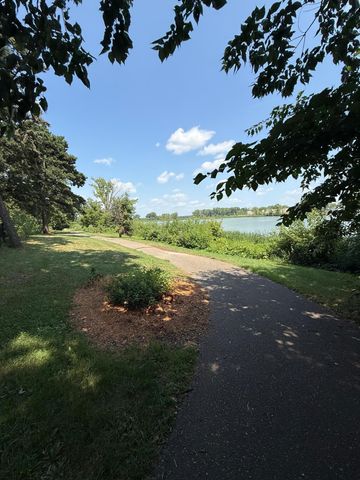 5201 49th Avenue N, Crystal, MN 55429