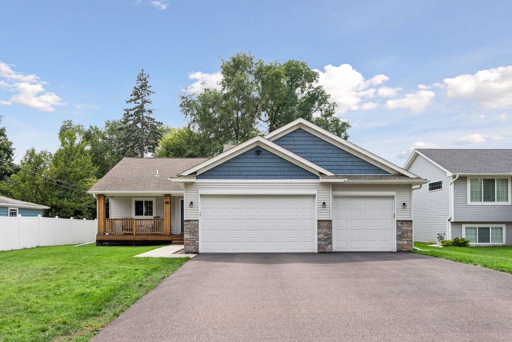 5201 49th Avenue N, Crystal, MN 55429