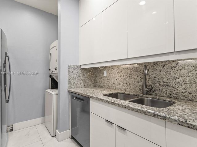 9133 Fontainebleau Blvd 8, Miami, FL 33172