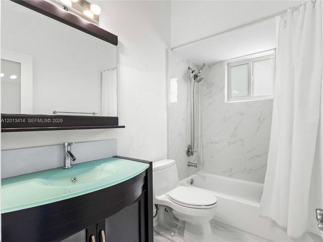9133 Fontainebleau Blvd 8, Miami, FL 33172