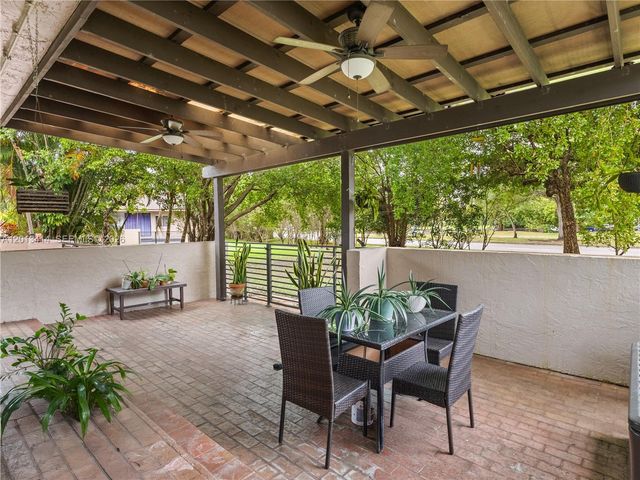 9133 Fontainebleau Blvd 8, Miami, FL 33172