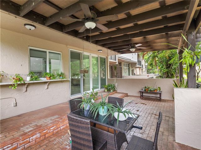 9133 Fontainebleau Blvd 8, Miami, FL 33172