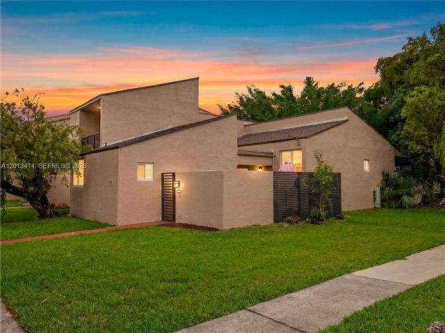 9133 Fontainebleau Blvd 8, Miami, FL 33172