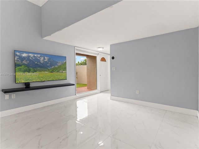 9133 Fontainebleau Blvd 8, Miami, FL 33172