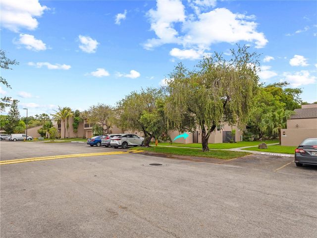 9133 Fontainebleau Blvd 8, Miami, FL 33172