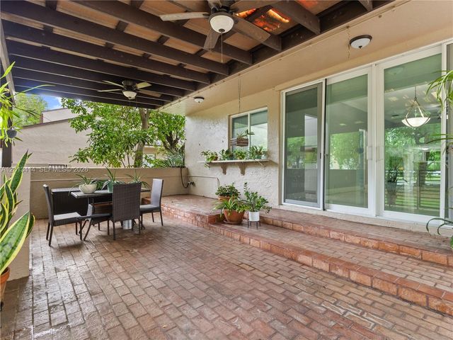 9133 Fontainebleau Blvd 8, Miami, FL 33172