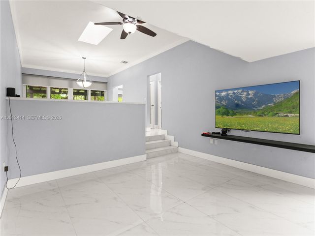 9133 Fontainebleau Blvd 8, Miami, FL 33172