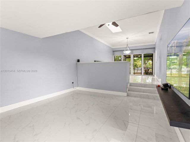 9133 Fontainebleau Blvd 8, Miami, FL 33172