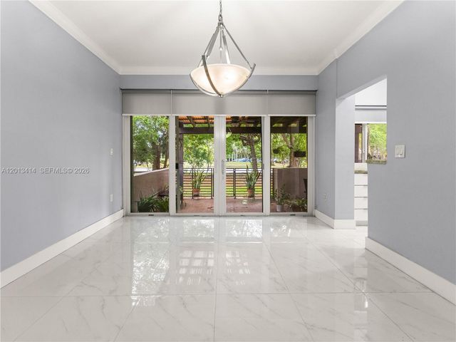 9133 Fontainebleau Blvd 8, Miami, FL 33172
