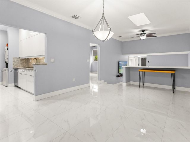 9133 Fontainebleau Blvd 8, Miami, FL 33172