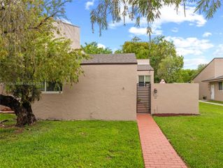 9133 Fontainebleau Blvd 8, Miami, FL 33172