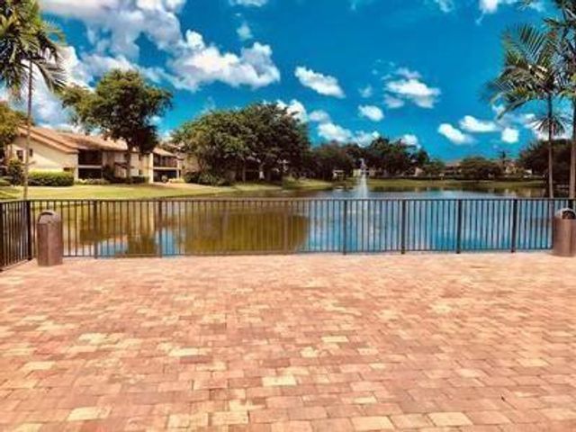 714 Gardens Dr 106, Pompano Beach, FL 33069