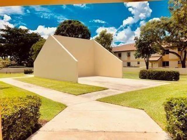 714 Gardens Dr 106, Pompano Beach, FL 33069