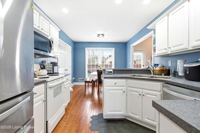 517 Chieftain Dr, Louisville, KY 40118