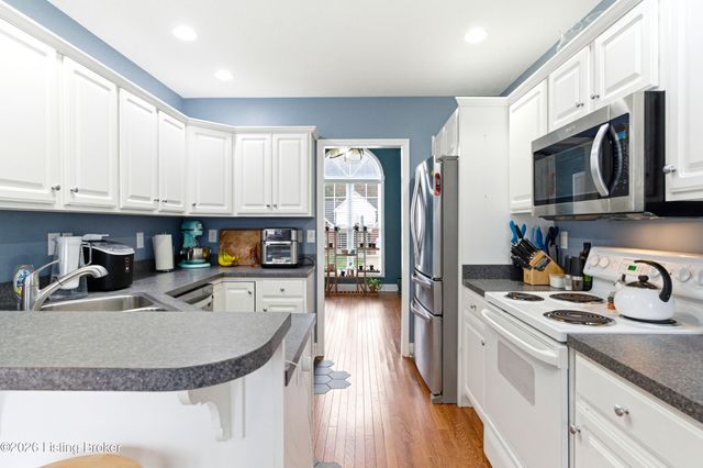 517 Chieftain Dr, Louisville, KY 40118