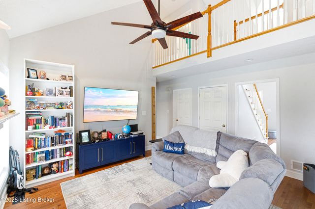 517 Chieftain Dr, Louisville, KY 40118