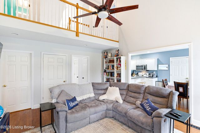 517 Chieftain Dr, Louisville, KY 40118