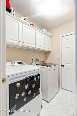 517 Chieftain Dr, Louisville, KY 40118