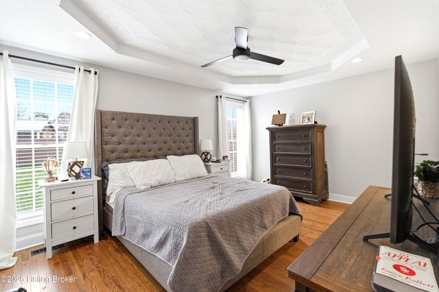 517 Chieftain Dr, Louisville, KY 40118