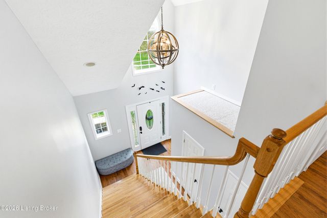 517 Chieftain Dr, Louisville, KY 40118