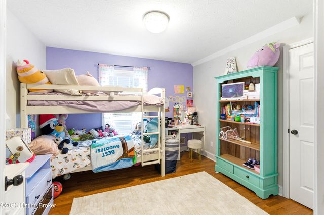 517 Chieftain Dr, Louisville, KY 40118