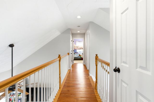 517 Chieftain Dr, Louisville, KY 40118