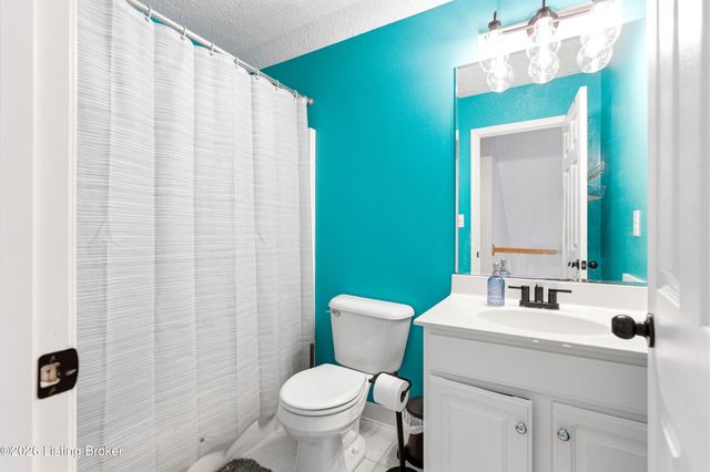 517 Chieftain Dr, Louisville, KY 40118