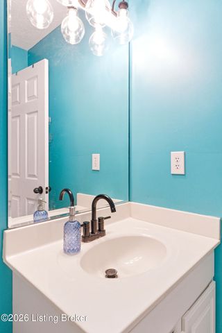 517 Chieftain Dr, Louisville, KY 40118