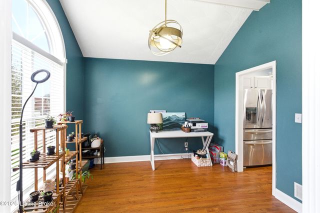 517 Chieftain Dr, Louisville, KY 40118